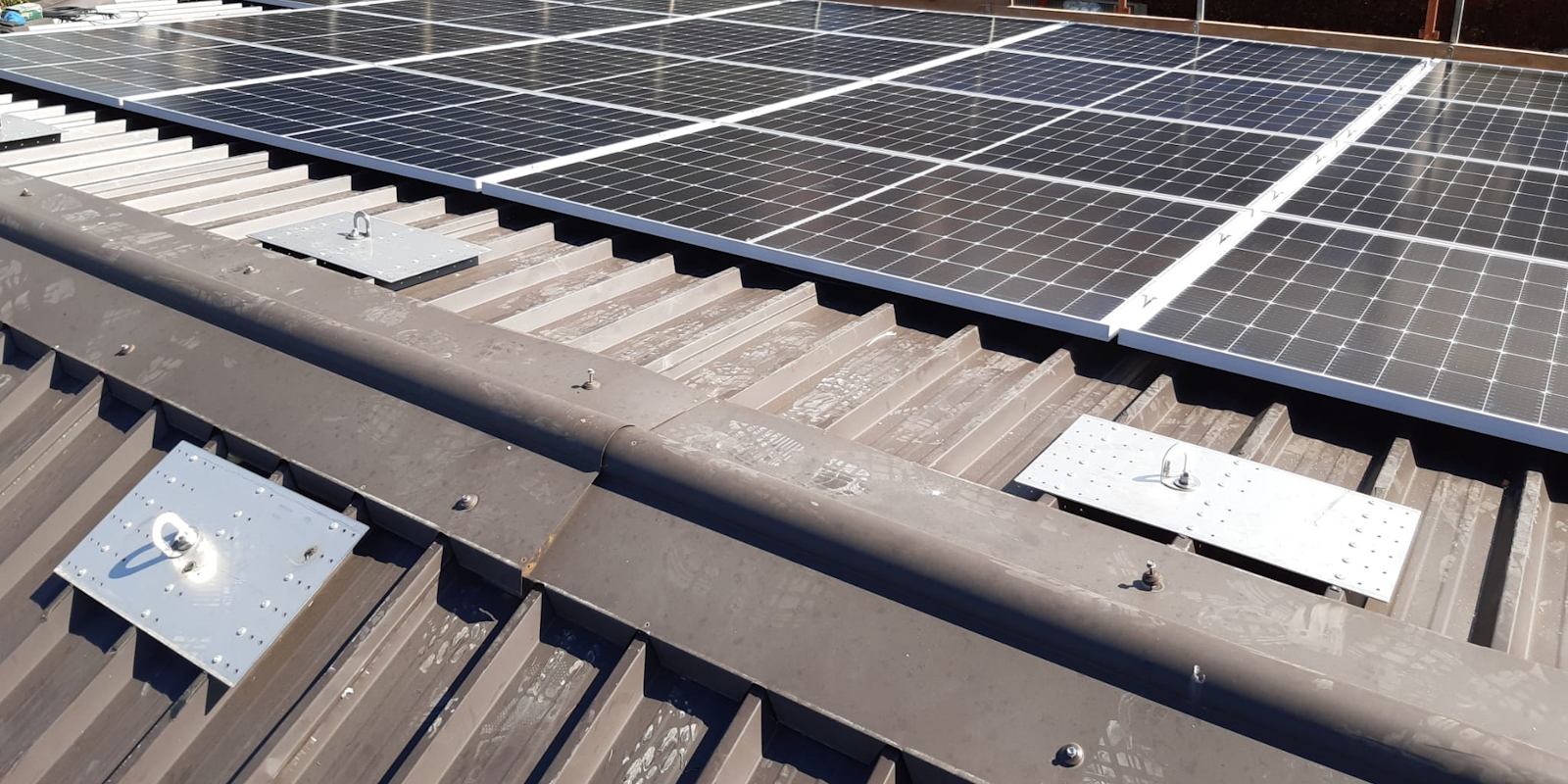 Solmonte: impianto fotovoltaico su tetto in lamiera grecata